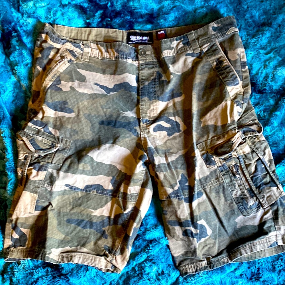 Mens Echo unlimited rip stop camo shorts